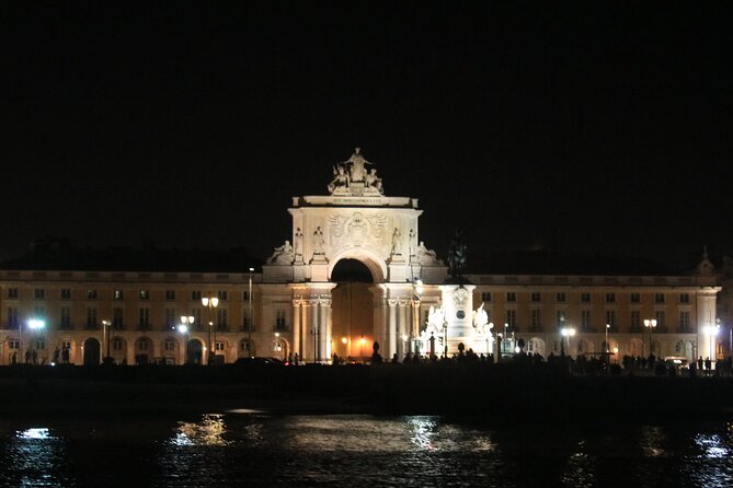 Lisbon Private Luxury Boat Tour with Welcome Drink - Stops with Breathtaking Views and Cultural Significance
