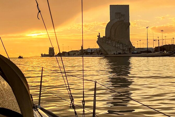 Lisbon Private Luxury Boat Tour with Welcome Drink - Included Amenities: Comfort and Entertainment