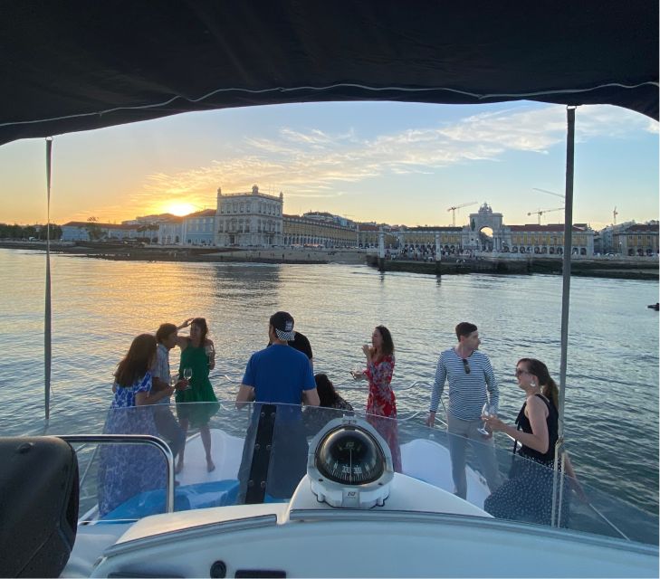 Lisbon: Private Luxury Catamaran Tour with Welcome Drink - Key Points