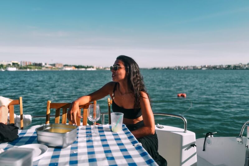 Lisbon: Private Luxury Catamaran Tour with Welcome Drink - Comfort and Equipment on the Catamaran