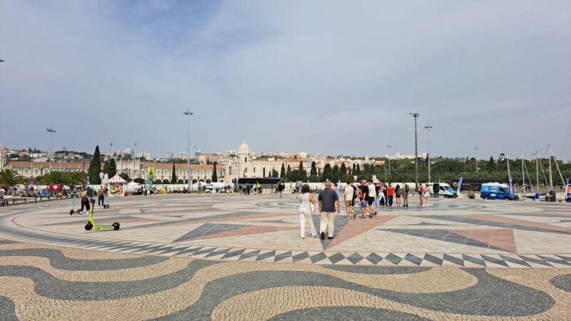 Lisbon Private Luxury City Tour - Guide Expertise and Multilingual Support