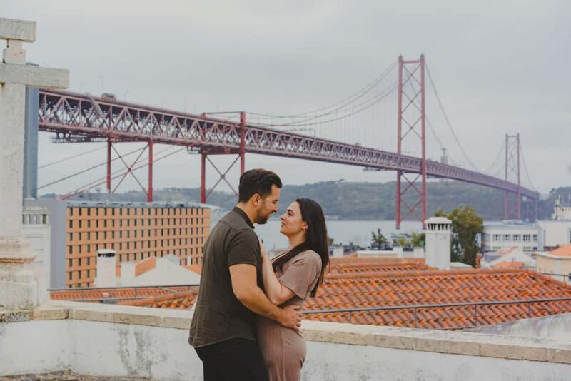 Lisbon: Private Photo Tour with a Pro Photographer and guide - Scenic Viewpoint Photo Stop in Lisbon