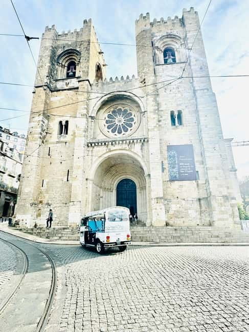 Lisbon: Private Sightseeing Full City Tour by TukTuk - Iconic Lisbon Landmarks: Santa Justa Elevator and Miradouro de Sao Pedro de Alcantara
