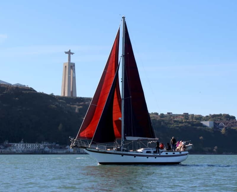 Lisbon: Private tour on a Vintage Sailboat - Key Points