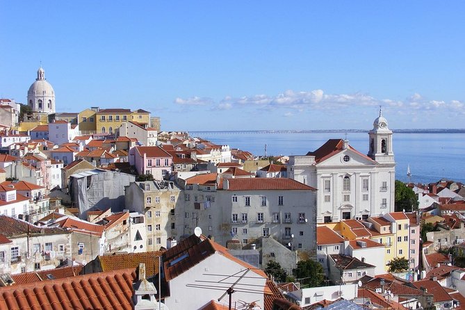 Lisbon Private Tour - The best introduction to the city - Discovering a 14th-Century Fountain