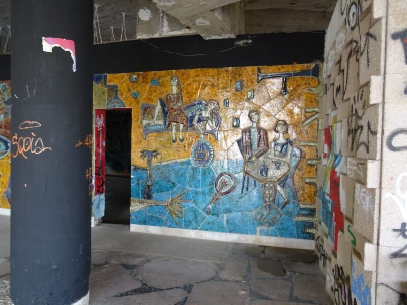 Lisbon: Private Tuk-Tuk Street Art Tour for 2,5 hours - Exciting Private Tuk-Tuk Street Art Tour in Lisbon for Up to 6 People