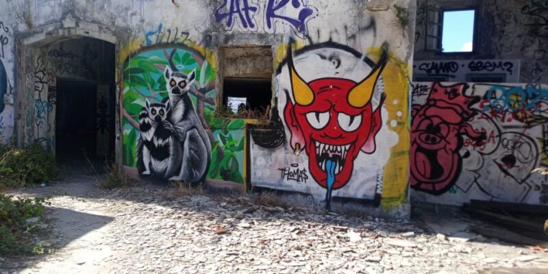 Lisbon: Private Tuk-Tuk Street Art Tour for 2,5 hours - Logistics: Starting Point and Group Size