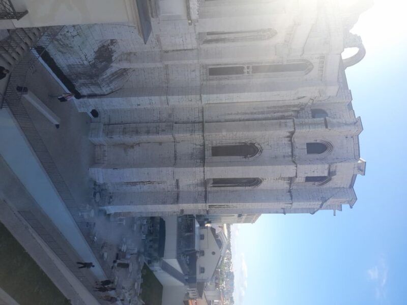 Lisbon: Private Tuk-Tuk Tour for 2 hours - From the Seven Hills to the Best Viewpoints of Lisbon