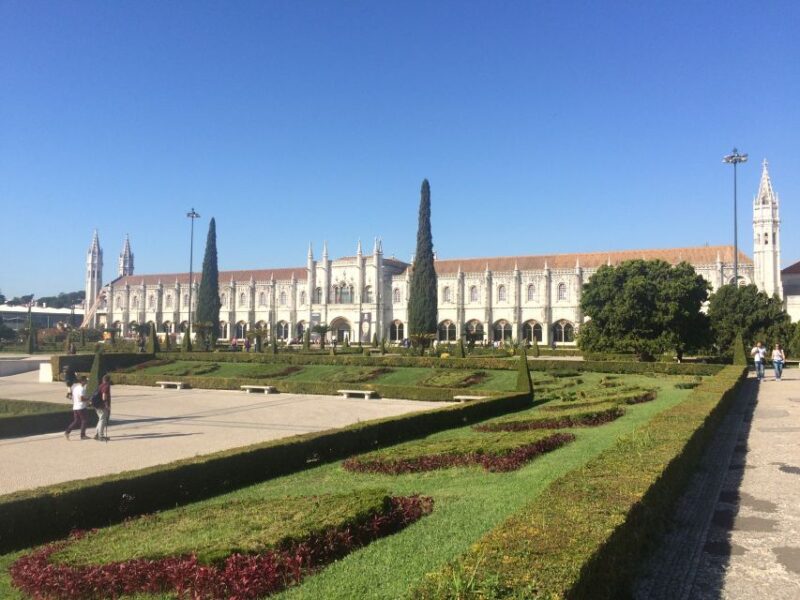 Lisbon: Private Walking Tour - Visiting Praça do Comércio and Its Landmarks