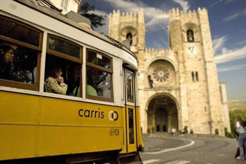 Lisbon: Private Walking Tour with a Local Guide - Advantages of a Private Guided Tour in Lisbon