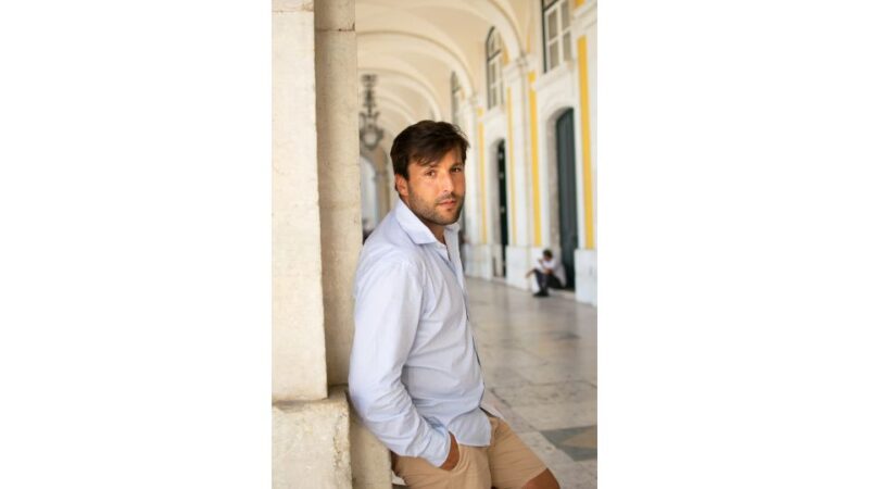 Lisbon: Private Walking Tour with Professional Photoshoot - Logistics: Meeting Point and Group Size