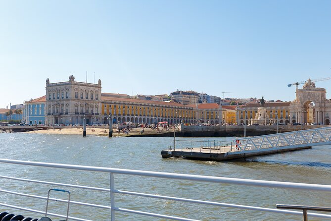 Lisbon River Boat Sightseeing Tour with a Drink - Key Points