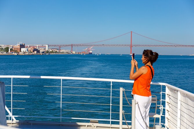 Lisbon River Boat Sightseeing Tour with a Drink - The Drink and Refreshments on Board