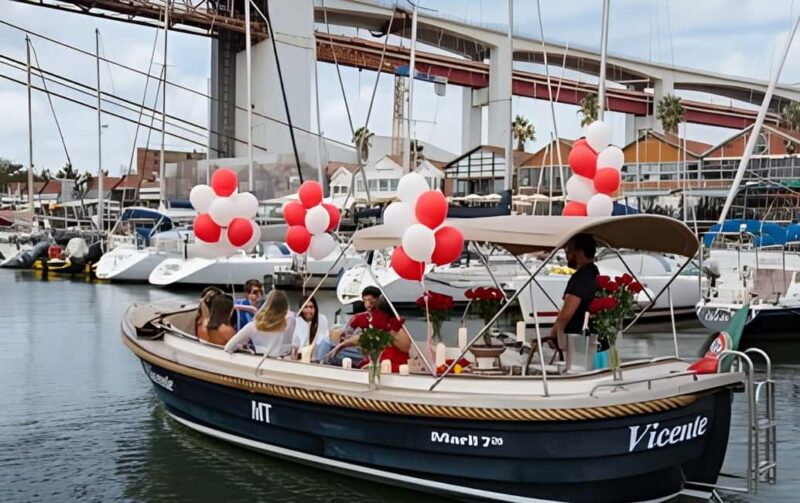 Lisbon: Romantic Sunset Pizza with Wine & Chocolate Fondue - Experience a Romantic Sunset Cruise in Lisbon with Private Dining and Iconic Views