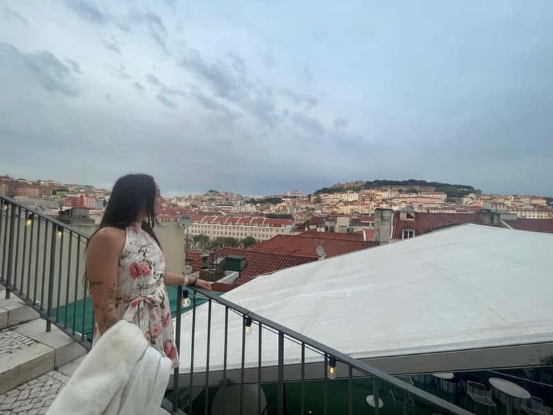 Lisbon : Rooftop Revelry: Sky Tour with 6 Rooftops & Drinks - Stories and Insights from a Knowledgeable Guide