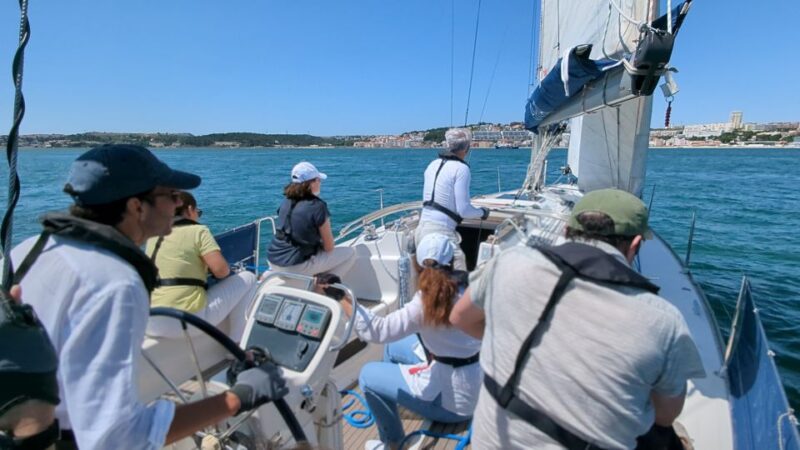 Lisbon: Sailing Initiation - 2 or 4 hours - Key Points