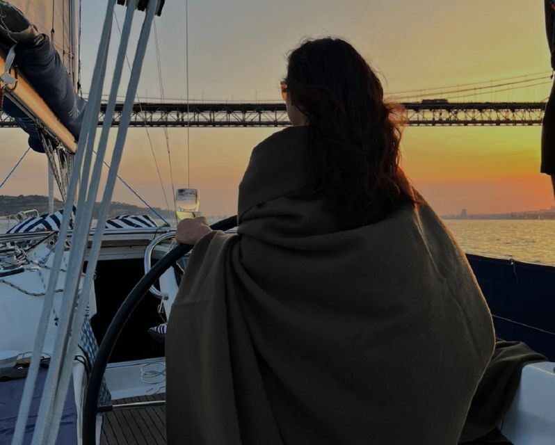 Lisbon: Scenic Day & Sunset Boat Tour with a Drink - Night Cruise for a Different Perspective of Lisbon