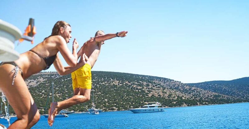 Lisbon: Sightseeing Cruise with Open Bar, DJ & Swim Stop - Practical Details and Considerations