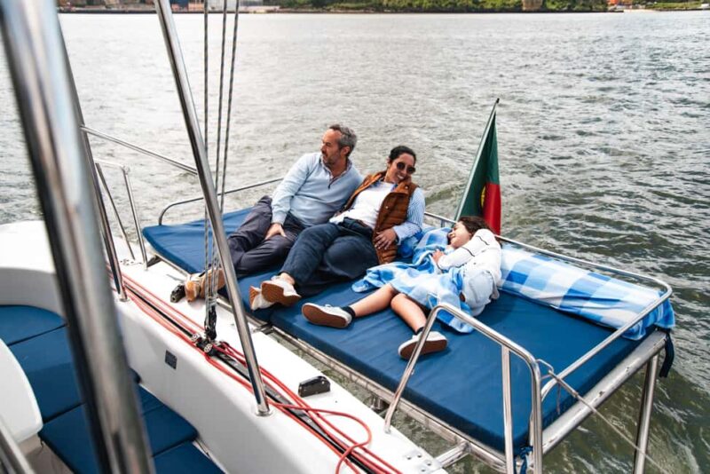 Lisbon: Sightseeng & Sunset Sailing Boat with a Local Guide - Key Points