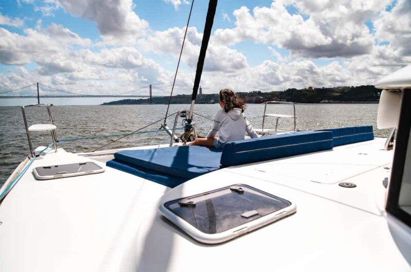 Lisbon: Sightseeng & Sunset Sailing Boat with a Local Guide - The Comfort of the Sailing Boat