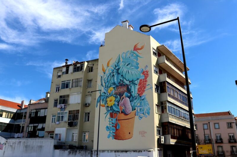 Lisbon: Street Art and Historical Walking Tour - Navigating the Streets and Ensuring Safety