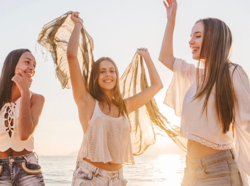 Lisbon: Sunset Boat Party Cruise with DJ and Open Bar - An Open Bar That Keeps the Party Going