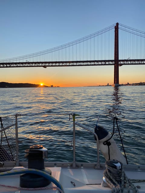 Lisbon: Sunset boat tour with green wine - The Perfect Evening Activity for Sightseeing and Relaxation