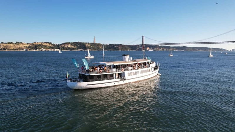 Lisbon: Sunset Boat Tour with Music and Drinks - The Spacious Boat Evora and Its Unique Design