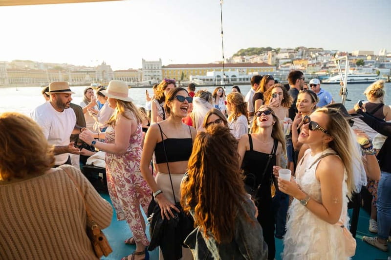 Lisbon: Sunset Boat Tour with Music and Drinks - Food and Drinks on Board
