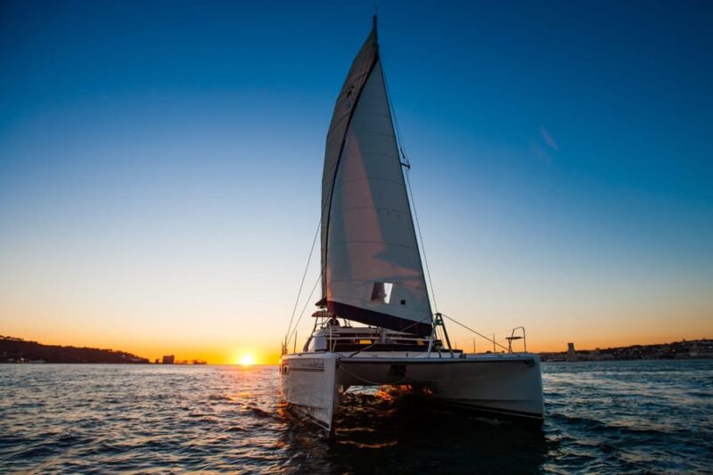 Lisbon: Sunset Catamaran Cruise, Music and Open Bar - Experience Lisbons Sunset from a Luxurious Catamaran
