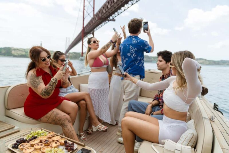 Lisbon Sunset Cruise  Pizza, Pastel de Nata & Open Bar - Key Points