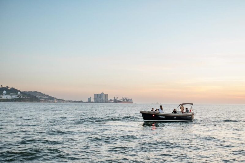 Lisbon Sunset Cruise  Pizza, Pastel de Nata & Open Bar - Portuguese Flavors and Refreshments Onboard
