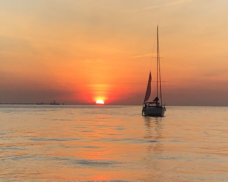 Lisbon: Sunset Cruise with Drinks - Lisbon: Sunset Cruise with Drinks — a 2-Hour Journey on the Tagus River