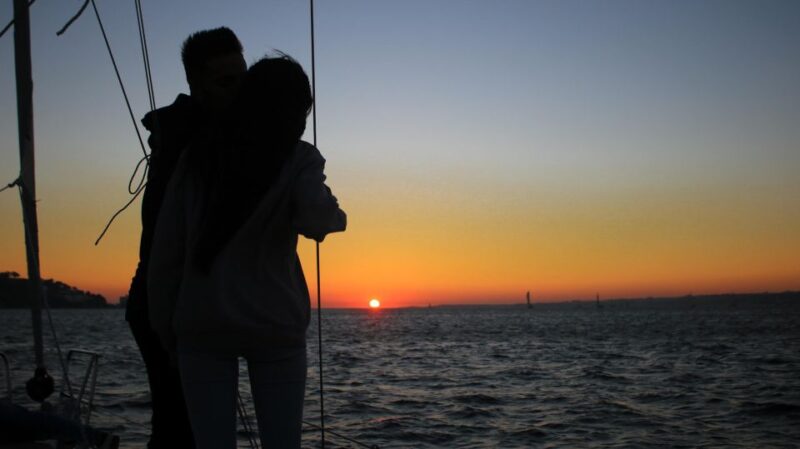 Lisbon: Sunset Cruise with Drinks - Scenic Views of Lisbon’s Neighborhoods