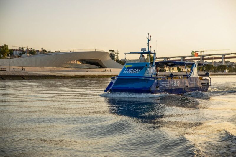 Lisbon: Sunset Cruise with Live DJ and Drinks - Departing from Cais da Ribeira das Naus at the Heart of Lisbon