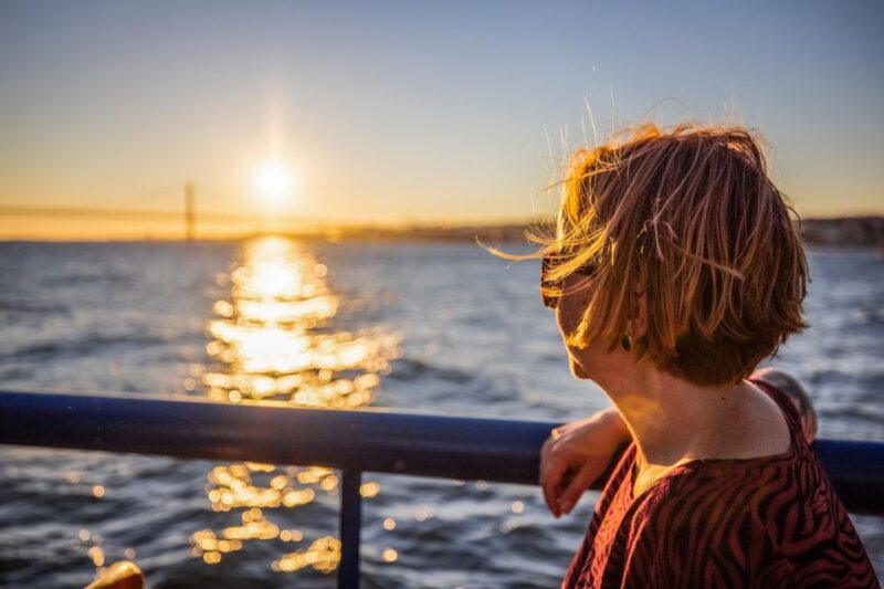 Lisbon: Sunset Cruise with Live DJ and Drinks - Drinks, Accessibility, and Practical Details