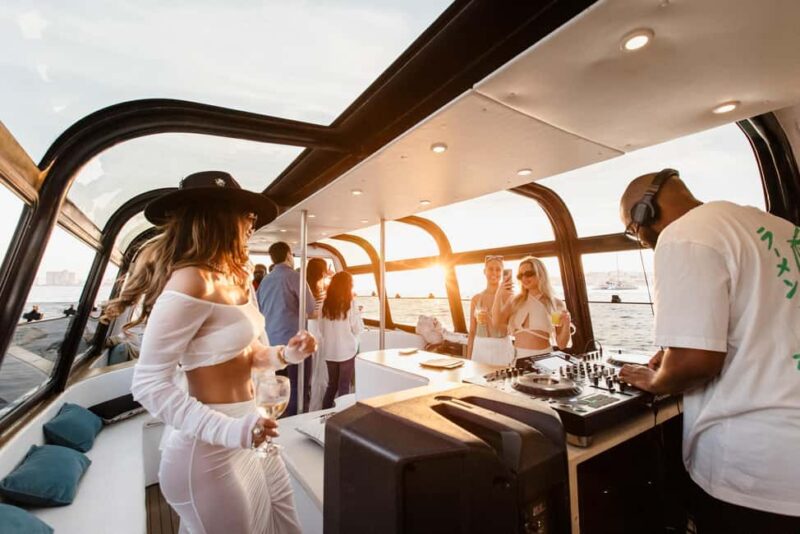 Lisbon Sunset DJ Party  Luxury Boat, Pizza & Open Bar - Key Points