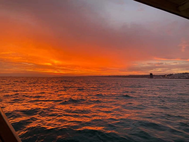 Lisbon: Sunset Sailing Boat Tour with Drinks - Key Points