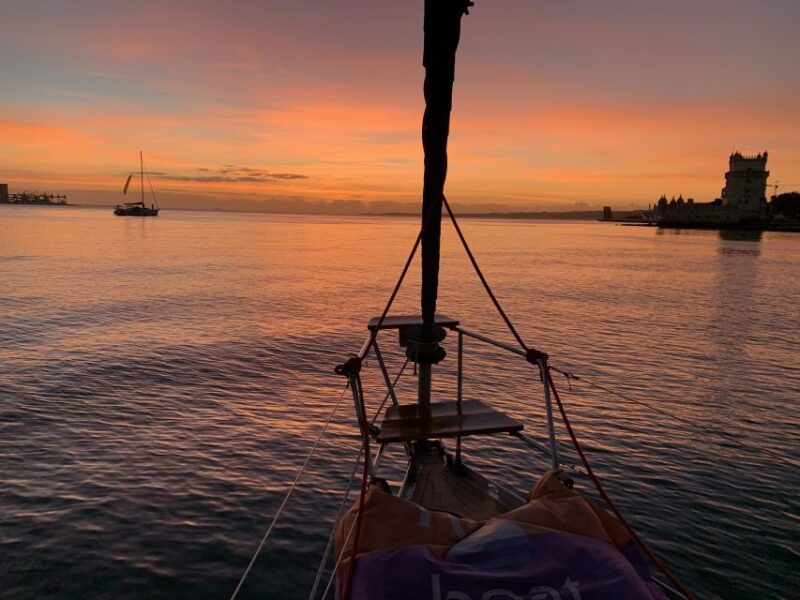 Lisbon: Sunset Sailing Cruise with Wine - The Experience of Sailing at Sunset