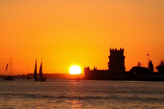 Lisbon Sunset Sailing Experience with Drinks - Key Points