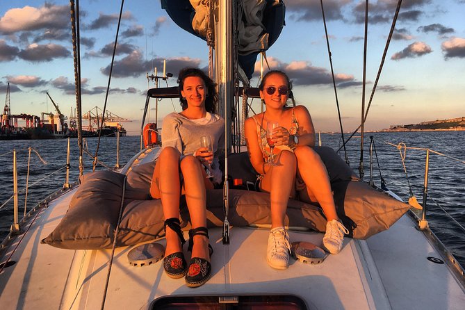 Lisbon Sunset Sailing Tour with White or Rosé Wine and Snacks - Guides and Crew: Knowledgeable and Approachable