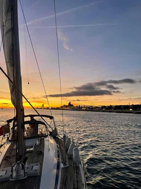 Lisbon: Sunset Sailing with Local Wine & Stunning Views - Navigating Lisbon’s Iconic Waterways