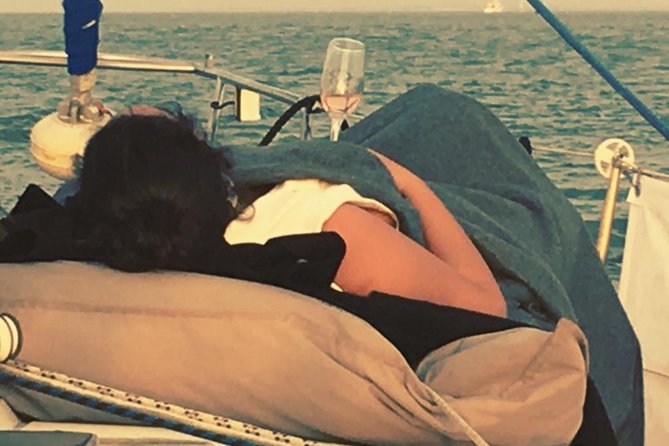 Lisbon Sunset Sensations on a Private Sailing Boat with wine&snacks - Elegant Royal Residences and Hilltop Monuments