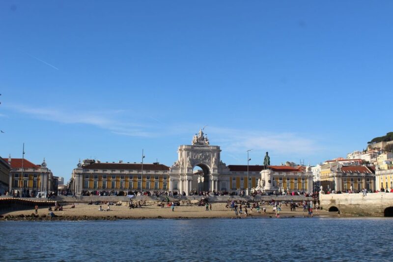 Lisbon: Sunset SpeedBoat Tour - The Thrill of Speedboat Motion and Scenic Views
