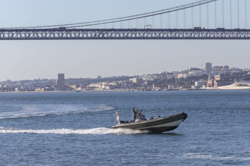 Lisbon: Sunset SpeedBoat Tour - Guides Who Make the Experience Special
