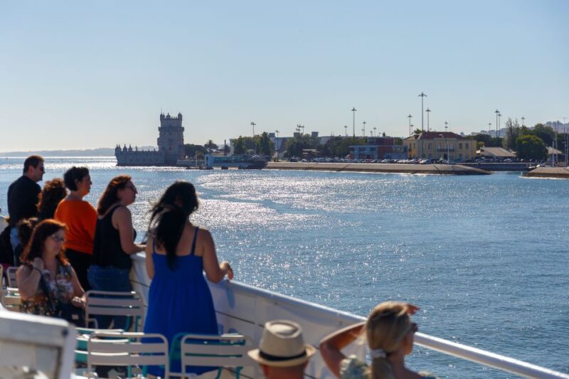 Lisbon: Tagus River Cruise with Welcome Drink - Timing, Pacing, and Sunset Opportunities