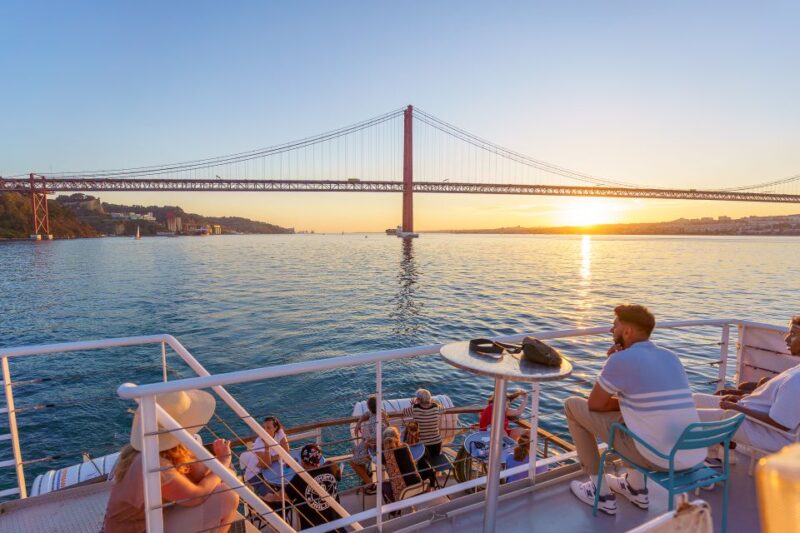 Lisbon: Tagus River Sunset Tour with Snacks and Drink - Practical Tips for the Sunset Experience