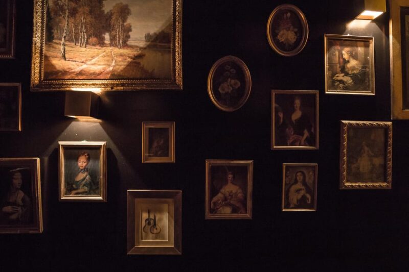 Lisbon: Tapas & Drinks with Fado Live Performance - Traditional Portuguese Tapas and Generous Food Offerings