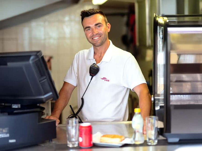 Lisbon: Tejo River Sightseeing Cruise - Food, Drinks, and Onboard Experience