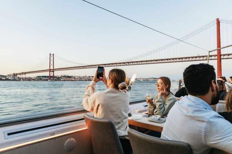 Lisbon: Tejo River Sunset Cruise with Welcome Drink - Lisbons Best Sunset Views from the Tagus River